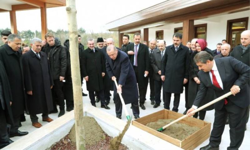 Cumhurbaskani Recep Tayyip Erdogan, Esenler'de yapimi tamamlanan 15 Temmuz Millet Bahçesini gezdi.
