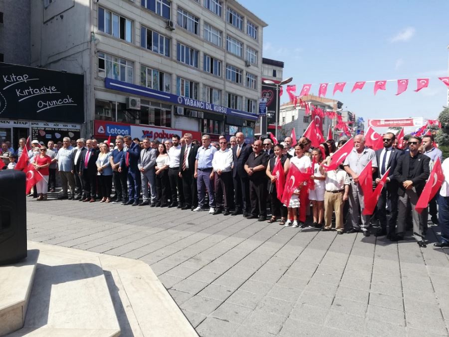 CHP Esenler ve Millet İttifakı 30 Ağustos Zafer Bayramı’nın 100.yildönümünü Atatürk Anıtı’na çelenk koyarak kutladı.