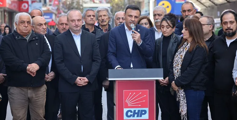 CHP İstanbul İl Başkanı Özgür Çelik, şehitlerimiz için ortak basın açıklamasını Güngören