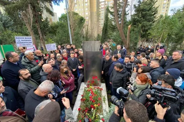 Gazeteci Metin Göktepe mezarı başında anıldı