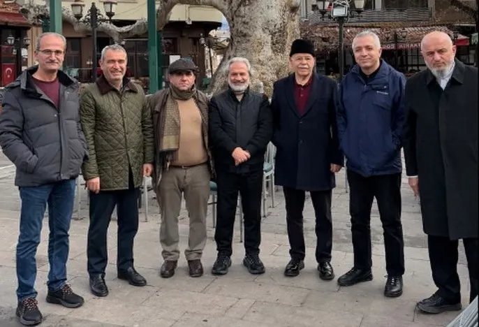 Esenler’de AK Parti siyasetinde dikkat çekici bir hareketlilik yaşanıyor. 