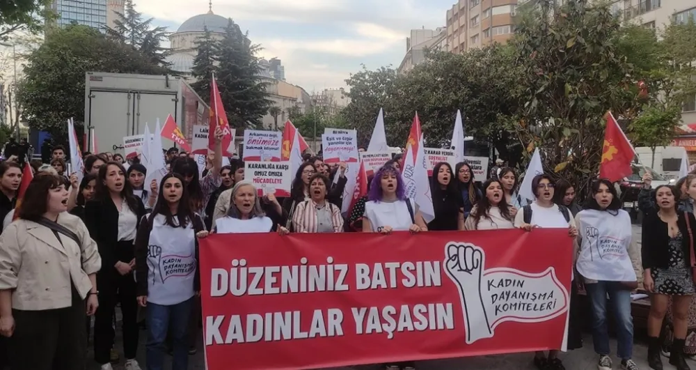 Kadınlar Şişli’de Bahar Aksu için toplandı: ‘Bu karanlık, katil düzeni yıkalım