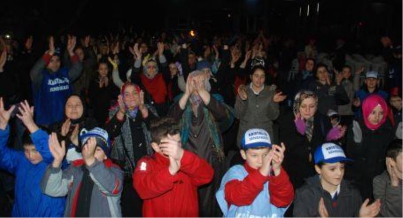 Cam isçileri 2013`e aileleriyle fabrikada girdi