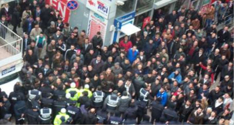 ﻿ Samsun`da saldirilar sürüyor, polis seyrediyor