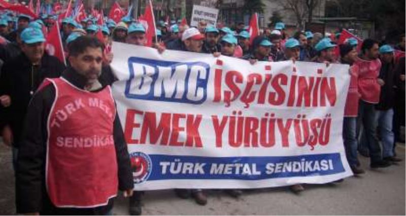 ﻿ BMC isçileri Meclis kapisinda