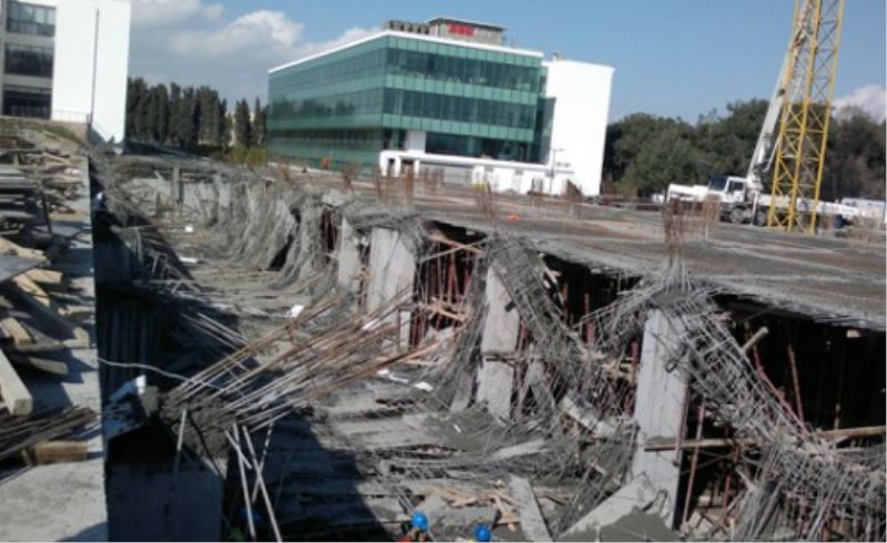 Esenler,YTÜ Kapüsünde Insaat Çöktü