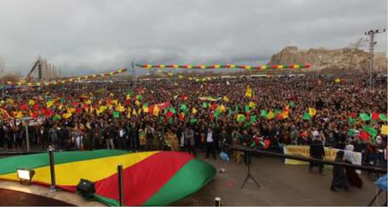 Yüz binler talepleriyle Newroz alanlarinda