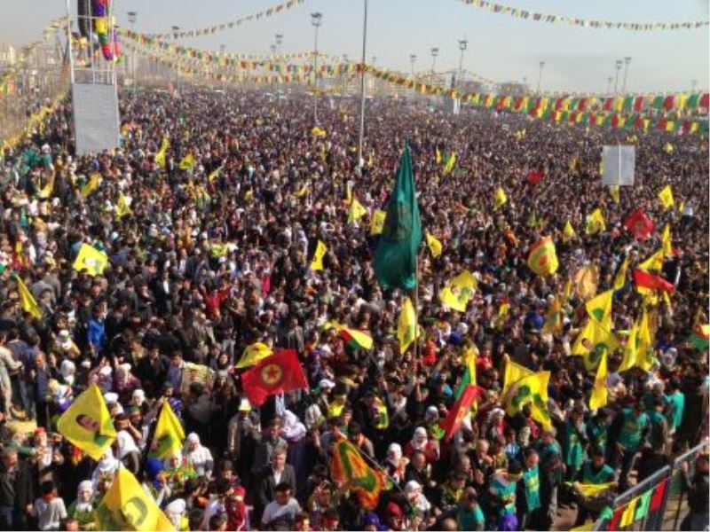 Amed Newrozu`nda pusula barisi gösterdi