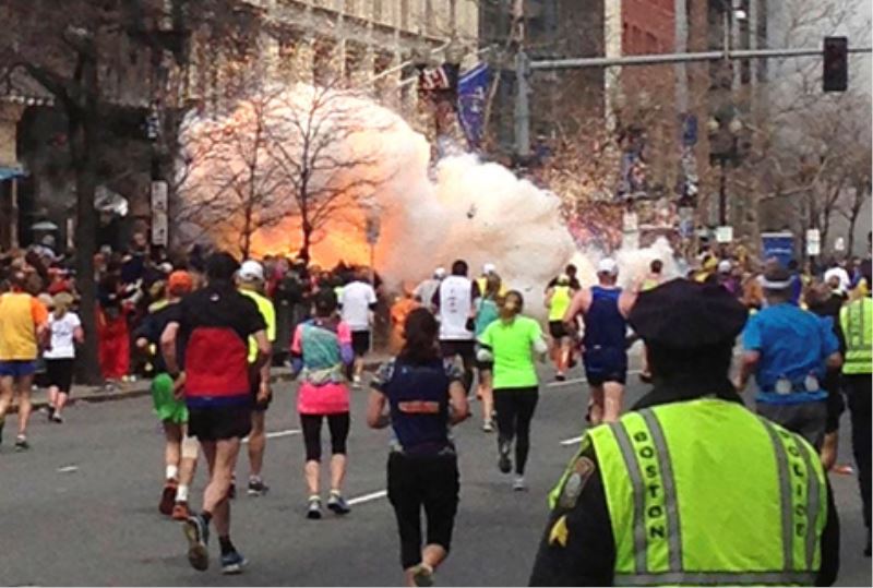 Boston Maratonu`nda dehset: ABD çifte patlamayla sarsildi