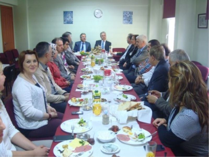 Saglikçilar Kahvaltida Bulustu