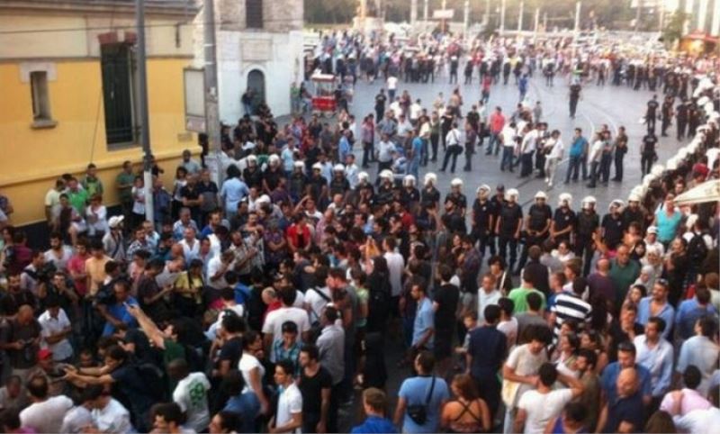 Taksim`de iftara polis saldirisi