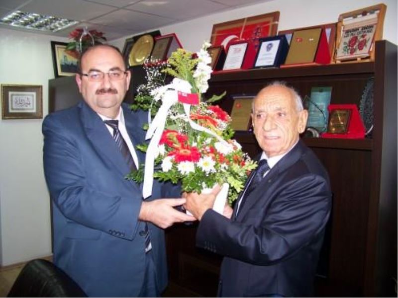 CHP Ögretmenler Gününü Kutladi