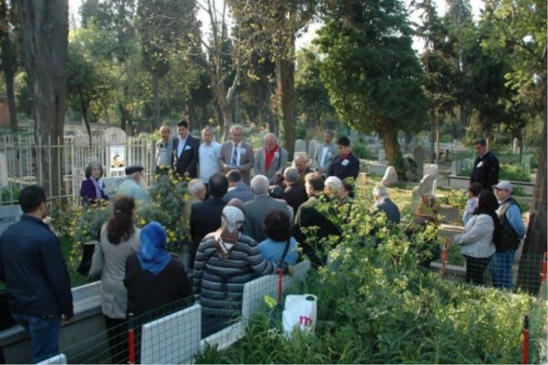 HALK OZANI ASIK DAIMI ISATANBUL DA ANILDI