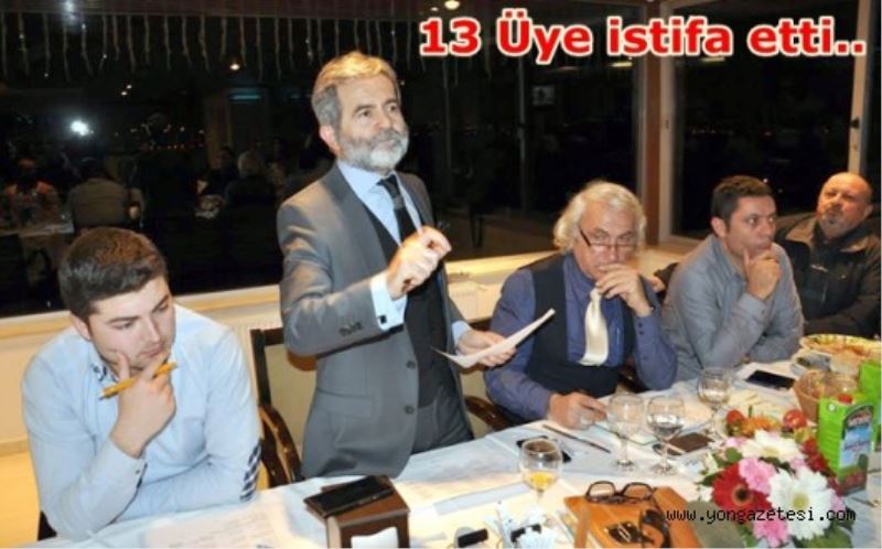 IYGAD`da 13 üye istifa etti