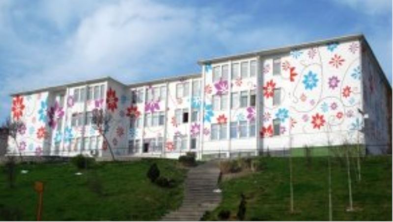 Esenler`de Okul Bahçesinde Patlama