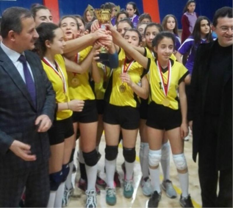 Esenlerde Okullar arasi Voleybol Turnuvasi Birincileri