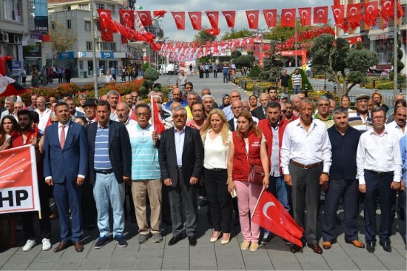 CHP Esenler`de 30 Agustosu alternatif kutladi