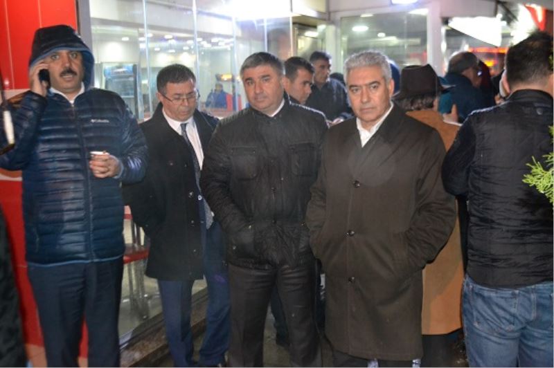 AKP Yöneticileri CHP Aracinda Ne Isin Var