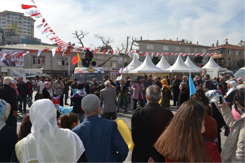 HDP`liler Esenler Cumhuriyet Meydanina Çikarma Yapti