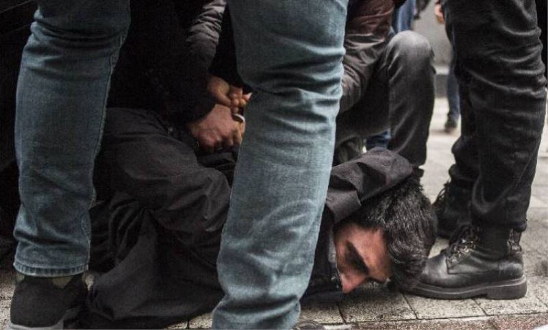 Bogaziçi eylemine sert müdahale: Polis yerlerde sürükleyerek gözaltina aldi