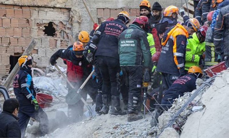 Elazig'daki depremde 45 kisi enkazdan sag kurtarildi