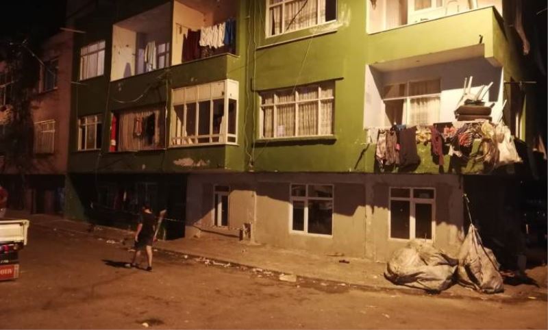 Esenler'de Apartmanin Merdiveni Çöktü: 1 Yarali