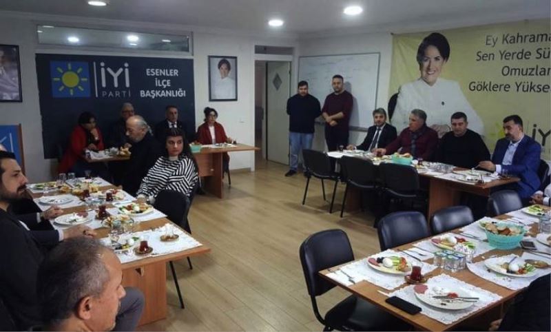 Iyi Parti Esenler Ilçe Baskani Ömer Kara “10 Ocak Çalisan Gazeteciler” gününü kutladi