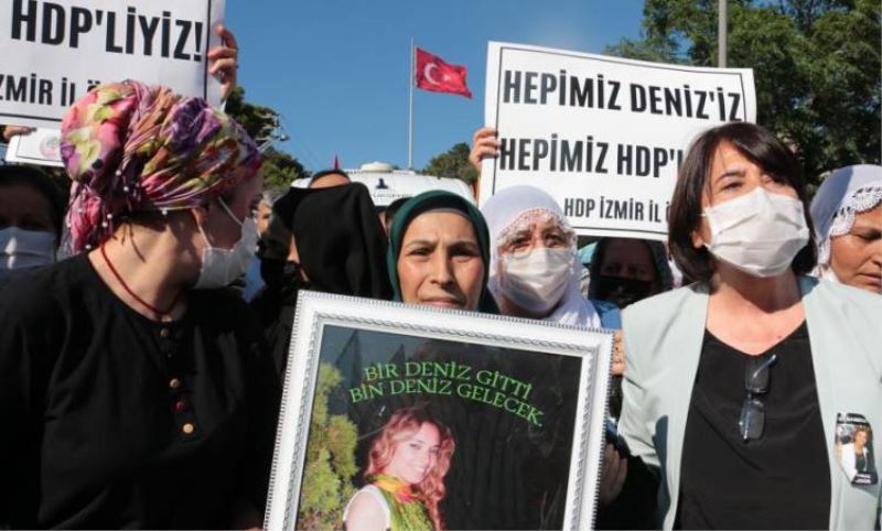 Izmir'de HDP'ye yönelik saldirida katledilen Deniz Poyraz ugurlandi