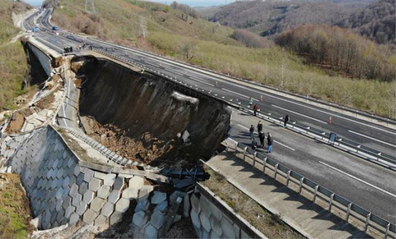 Limak tarafindan yapilan Düzce-Zonguldak karayolu çöktü!