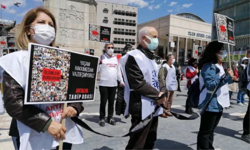 Saglik emekçileri yurt genelinde "Ölümleri durdurun" talebiyle eylem düzenledi