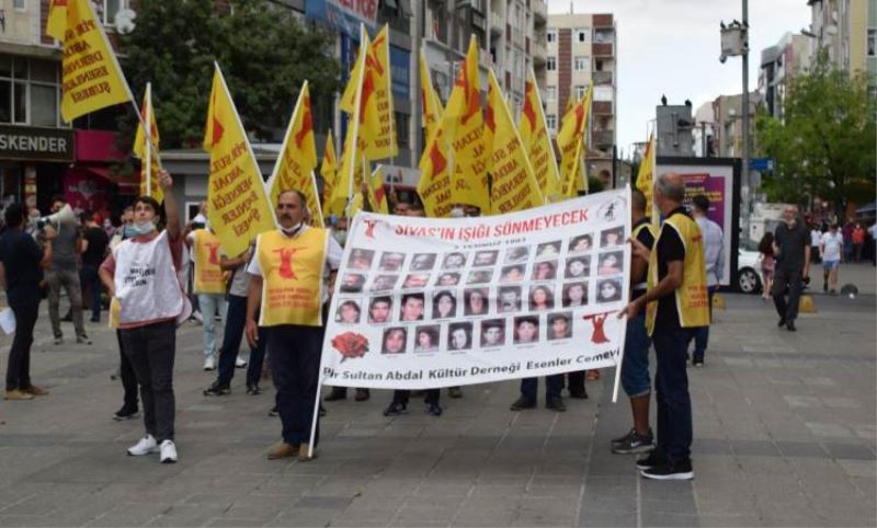 Sivas Madimak Katliami’nda yasamini yitirenler Esenler’de anildi.